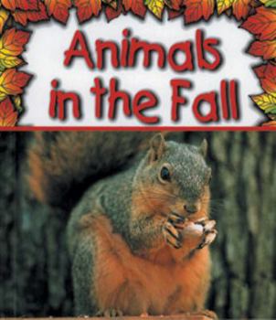 Paperback Animals in the Fall (Preparing for Winter) Book