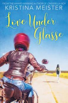 Paperback Love Under Glasse Book