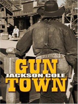 Paperback Gun Town [Large Print] Book