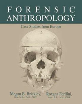 Paperback Forensic Anthropology: Case Studies from Europe Book
