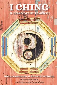 Paperback I Ching - Il libro dei mutamenti: trad. Richard Wilhelm - edizione illustrata [Italian] Book