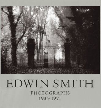 Hardcover Edwin Smith: Photographs, 1935-1971: With 254 Duotone Plates and an Introduction by Olive Cook Book