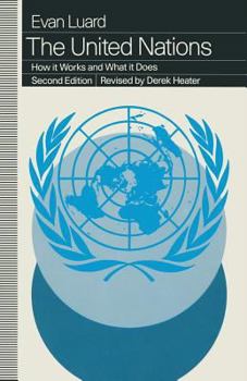 Paperback The United Nations: How It Works and What It Does Book