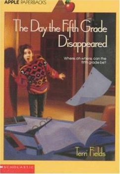 Paperback Day the Fifth Grade Disappeared Book