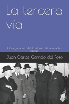 Paperback La tercera vía: Obra ganadora del II certamen de novela "Feli Úbeda" [Spanish] Book