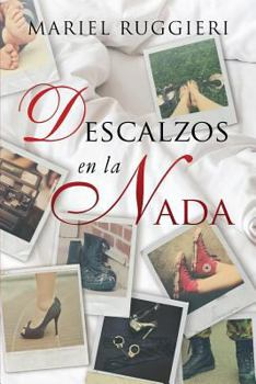 Paperback Descalzos en la nada [Spanish] Book
