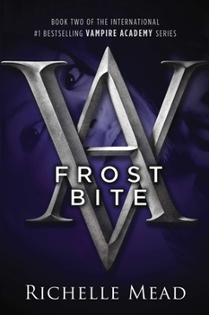 Paperback Frostbite: A Vampire Academy Novel Book