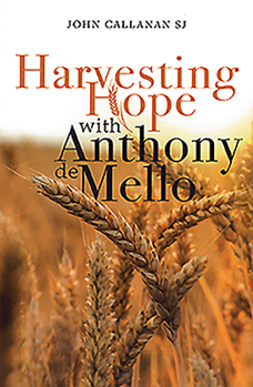 Paperback Harvesting Hope with Anthony de Mello Book