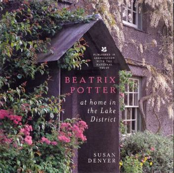 Paperback Beatrix Potter : At Home in the Lake District Book