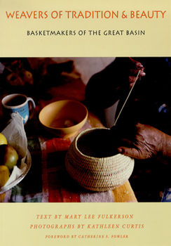 Paperback Weavers of Tradition and Beauty: Basketmakers of the Great Basin Book