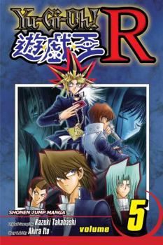 Paperback Yu-Gi-Oh! R, Vol. 5 [With Ultra Rare Alector, Sovereign of Birds Card] Book