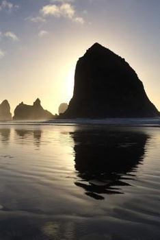 Paperback Oregon Haystack Rock Formation Cannon Beach Oregon Journal: 150 Page Lined Notebook/Diary Book