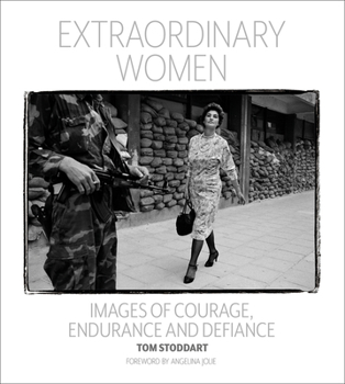 Hardcover Extraordinary Women: Images of Courage, Endurance & Defiance Book