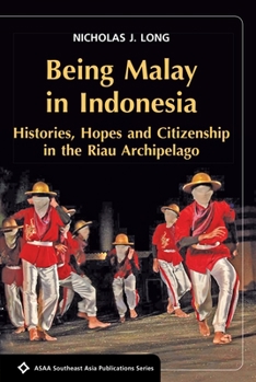 Paperback Being Malay in Indonesia: Histories: Hopes and Citizenship in the Riau Archipelago Book