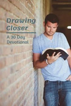 Paperback Drawing Closer: A 30 Day Devotional Book