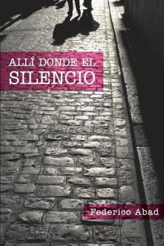 Paperback Alli Donde El Silencio [Spanish] Book