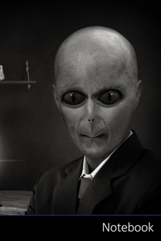 Paperback Notebook: エイリアン、爬虫類、ポートレӦ Book