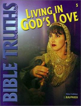 Paperback Living in God's Love Book