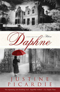 Paperback Daphne: A Novel Book