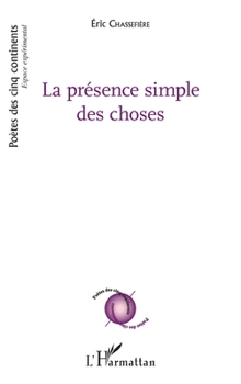 Paperback La présence simple des choses [French] Book