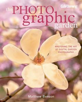 Paperback The Photographic Garden: Mastering the Art of Digital Garden Photography Book