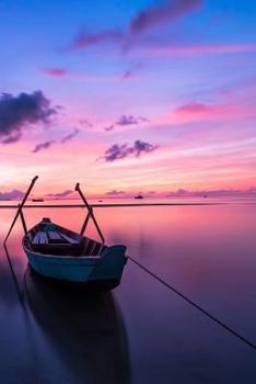 Paperback A Calm Sunrise: A Relaxing Morning on the Water. Book