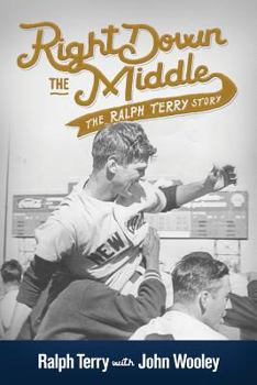 Paperback Right Down the Middle: The Ralph Terry Story Book