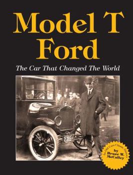 Paperback Model T Ford: The Car That Changed the World Book