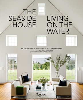 Hardcover The Seaside House: Living on the Water Book