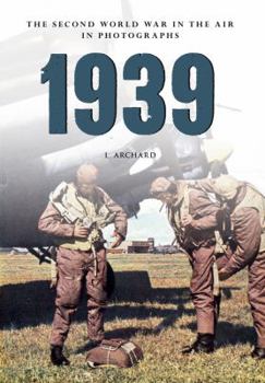 Paperback 1939: The Second World War in the Air in Photographs Book