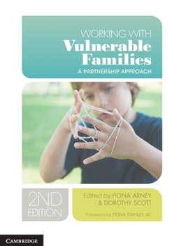 Paperback Working with Vulnerable Families: A Partnership Approach Book
