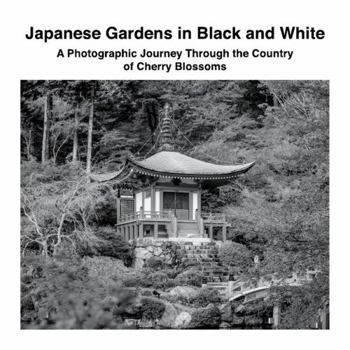 Paperback Japanese Gardens in Black and White: A Photographic Journey Through the Country of Cherry Blossoms Book