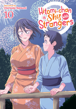 Paperback Hitomi-Chan Is Shy with Strangers Vol. 10 Book