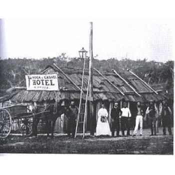 Paperback The Irish in Australia: 1788 To the Present Book