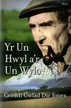 Paperback Yr Un Hwyl a'r Un Wylo - Cerddi Gwlad Dic Jones [Welsh] Book