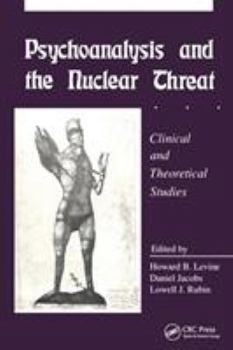 Paperback Psychoanalysis and the Nuclear Threat: Clinial and Theoretical Studies Book