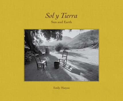 Hardcover Sol Y Tierra/ Sun and Earth: Views Beyond the U.S.- Mexico Border, 1988-2018 Book