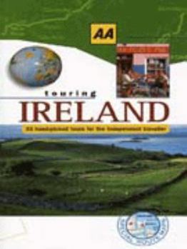 Paperback AA Essential Ireland (AA Essential Guides) Book