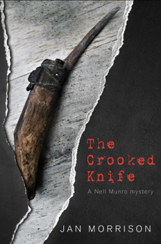Paperback The Crooked Knife: A Nell Munro Mystery Book
