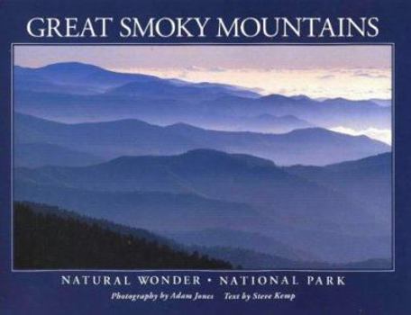 Paperback Great Smoky Mountains: Natural Wonder, National Park Book