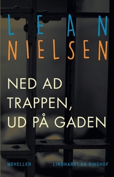 Paperback Ned ad trappen, ud p? gaden [Danish] Book