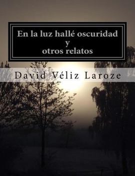 Paperback en la luz hallé oscuridad [Spanish] Book