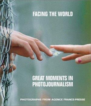 Hardcover Facing the World: Great Moments in Photojournalism Book