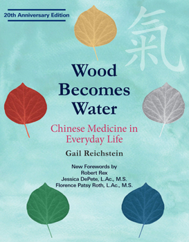 Paperback Wood Becomes Water: Chinese Medicine in Everyday Life - 20th Anniversary Edition Book