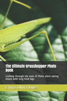 Paperback The Ultimate Grasshopper Photo Book: Looking through the eyes of these plant-eating insect with long hind legs Book