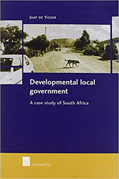 Paperback Developmental Local Government: A case study of South Africa Book