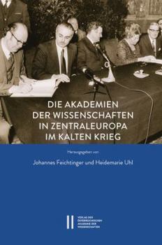 Paperback Die Akademien Der Wissenschaften in Zentraleuropa Im Kalten Krieg: Transformationsprozesse Im Spanngsfeld Von Abgrenzung Und Annaherung [German] Book