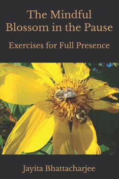 Paperback The Mindful Blossom in the Pause: Exercises for Full Presence Book