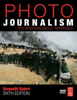 Paperback Photojournalism: The Professionals' Approach [With Dvdrom] Book