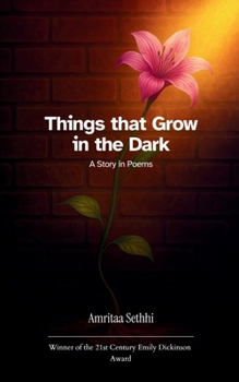 Paperback Things that Grow in the Dark Book